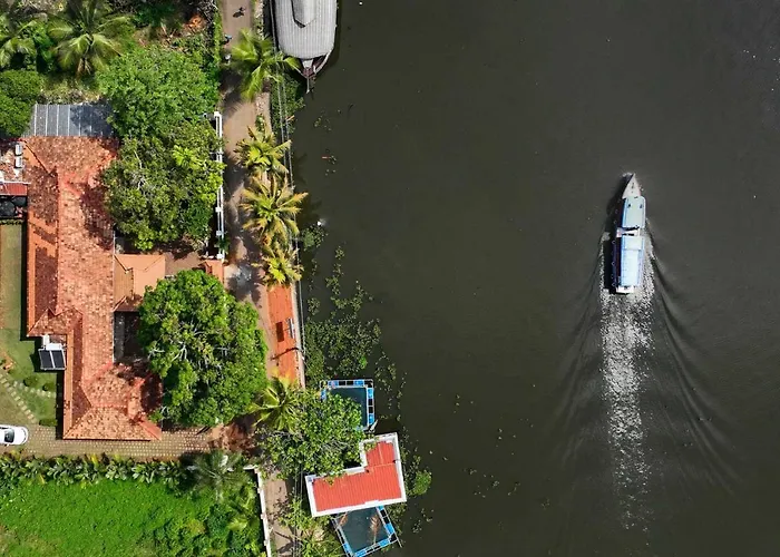 The Backwater Heritage -Unwind On Tranquil Alleppey Backwaters Alappuzha